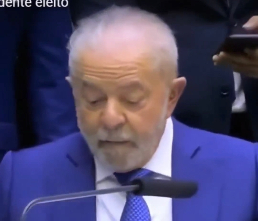 Lula esquece microfone ligado e confessa a Lira é rapaz nunca que eu